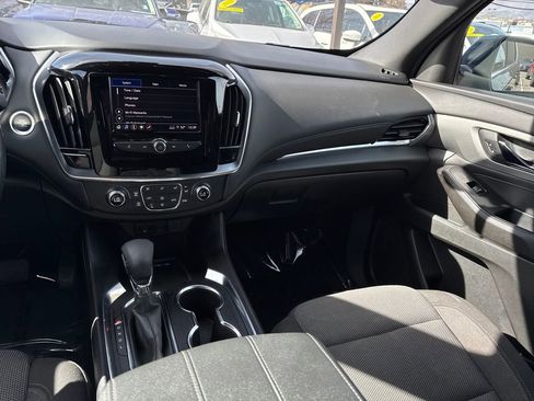 Used 2022 Chevrolet Traverse LT image 35