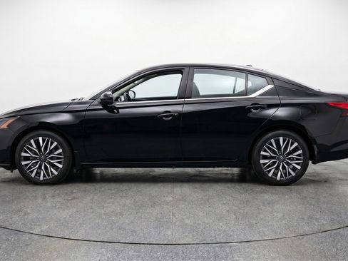 Used 2025 Nissan Altima 2.5 SV FWD image 5