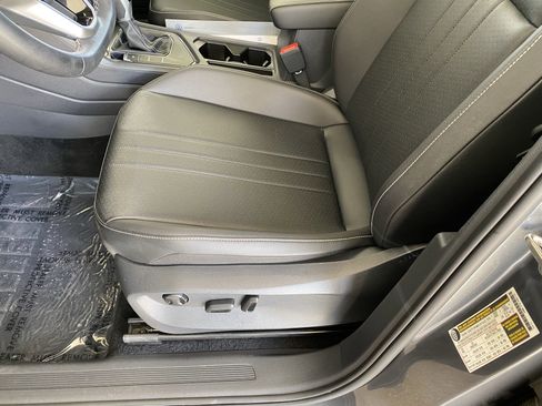 Certified 2022 Volkswagen Tiguan SE w/ Panoramic Sunroof Package image 13