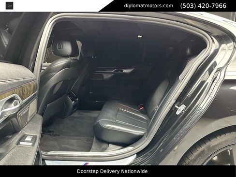 Used 2018 BMW 740i image 22