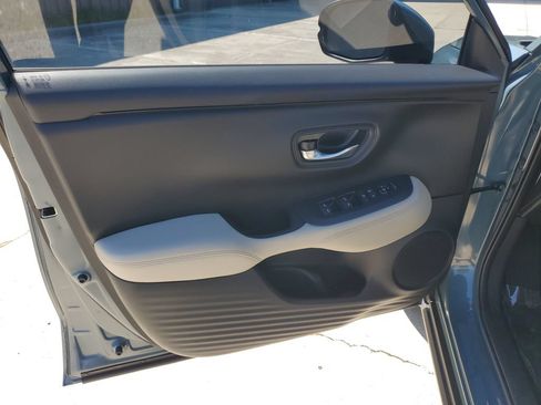 Used 2025 Honda HR-V LX image 26