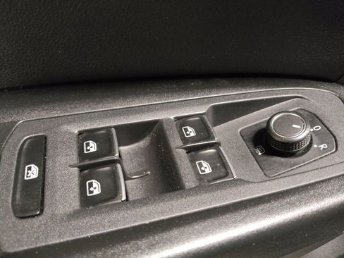 Used 2018 Volkswagen Atlas SE image 27