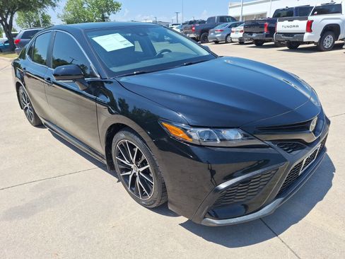 Used 2023 Toyota Camry SE FWD image 8