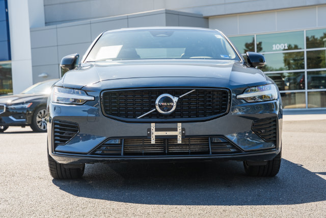Certified 2024 Volvo S60 T8 Ultimate w/ Climate Package AWD/4WD image 2