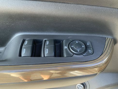 Used 2021 GMC Acadia SLE w/ Driver Convenience Package FWD image 19