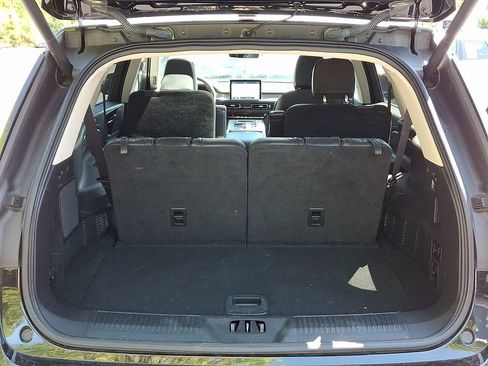 Used 2023 Lincoln Aviator AWD w/ Premium Package image 30