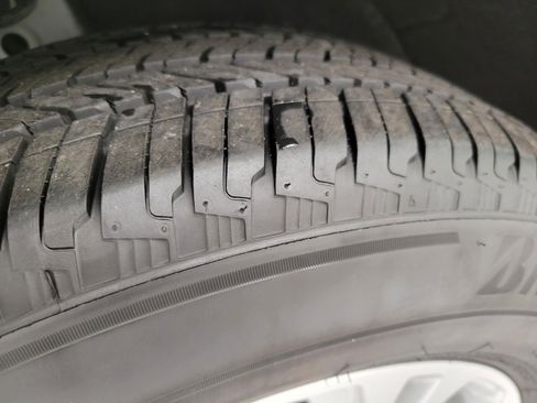 Used 2024 GMC Terrain SLE image 5