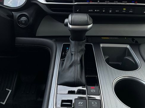 Used 2025 Toyota Sienna XLE image 26