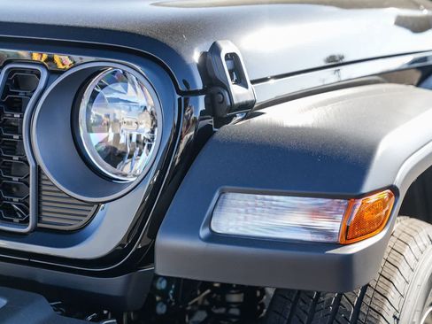 New 2026 Jeep Gladiator Sport image 8