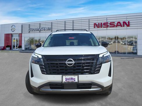 New 2026 Nissan Pathfinder Platinum FWD image 2