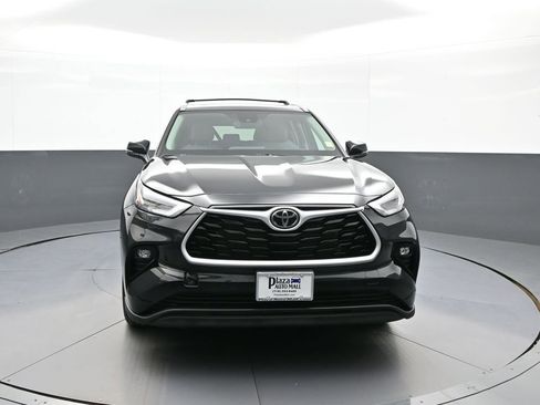 Used 2026 Toyota Highlander XLE image 2