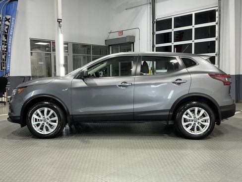 Used 2021 Nissan Rogue Sport S image 32