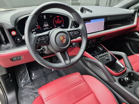 Certified 2025 Porsche Cayenne Coupe AWD/4WD image 4