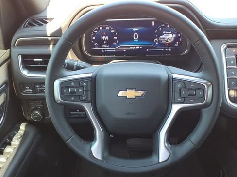 Used 2024 Chevrolet Suburban LT w/ Luxury Package AWD/4WD image 17
