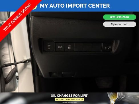 Used 2024 Toyota Venza XLE image 15