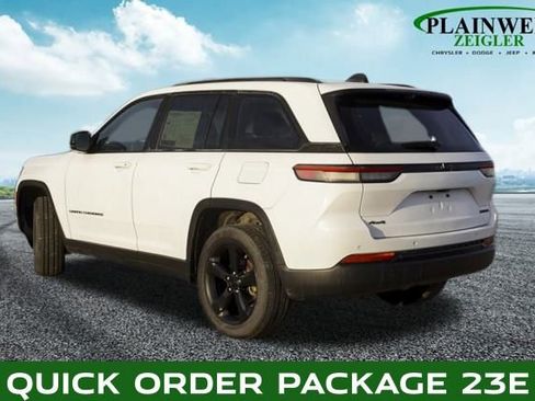 Used 2023 Jeep Grand Cherokee Limited w/ Luxury Tech Group II image 2