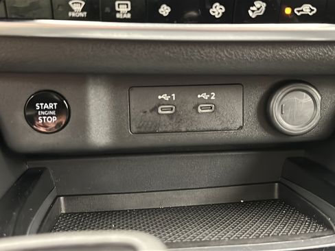 Used 2025 Nissan Rogue SV AWD/4WD image 22