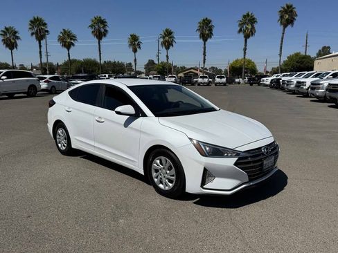 Used 2019 Hyundai Elantra SE w/ Cargo Package FWD image 2