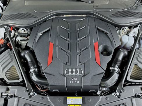 Used 2025 Audi S8 AWD/4WD image 13
