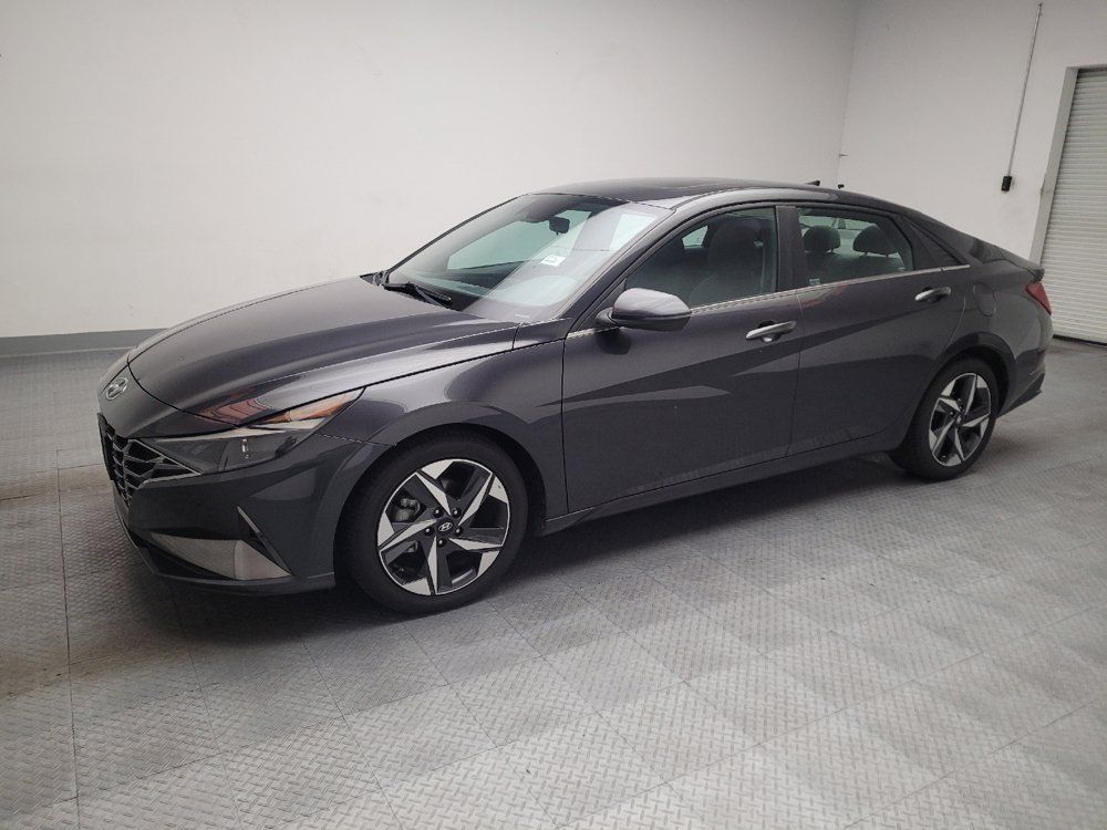Used 2022 Hyundai Elantra SEL w/ Convenience + Premium Package FWD image 2