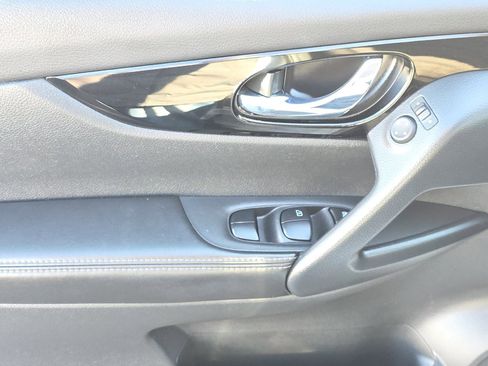 Used 2022 Nissan Rogue Sport SV image 11