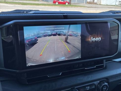 Used 2024 Jeep Wrangler Unlimited Rubicon w/ Convenience Group image 13