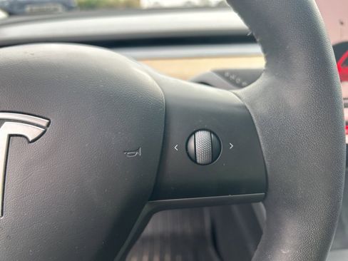 Used 2023 Tesla Model 3 Standard Range image 19
