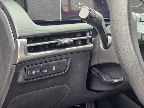 Certified 2025 Hyundai Santa Cruz SEL image 18