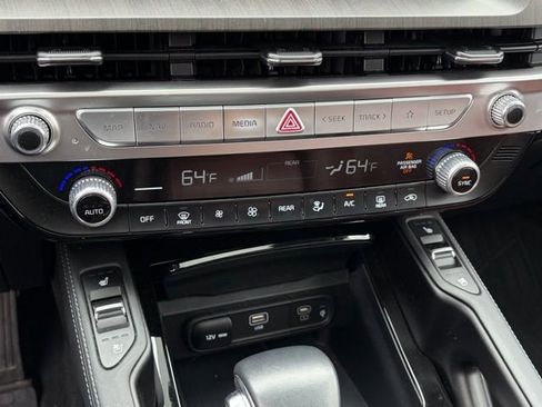 Used 2024 Kia Telluride EX w/ EX Captain's Chair Package image 22