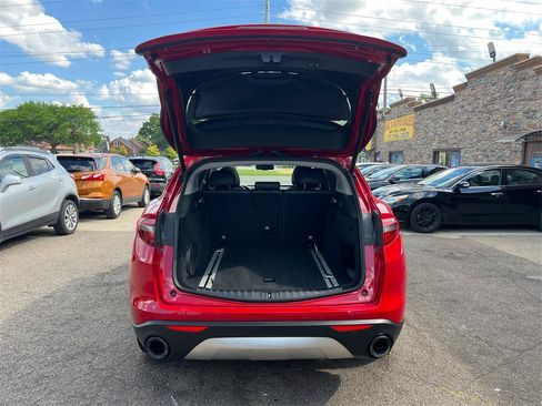 Used 2018 Alfa Romeo Stelvio AWD image 22