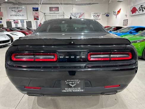 Used 2020 Dodge Challenger SXT RWD image 32
