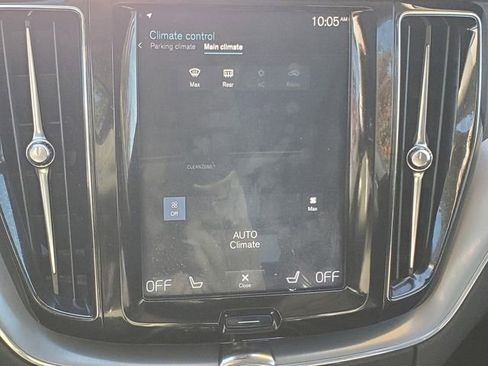 Used 2019 Volvo XC60 T5 Momentum w/ Multimedia Package image 29