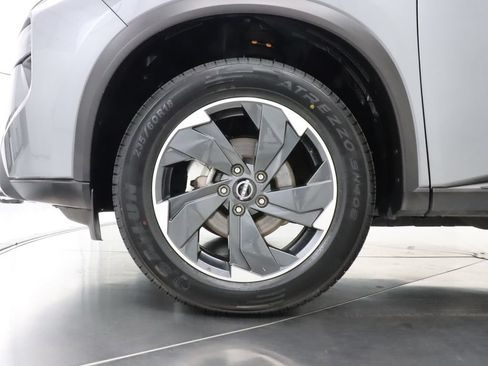 Used 2024 Nissan Rogue SV FWD image 41