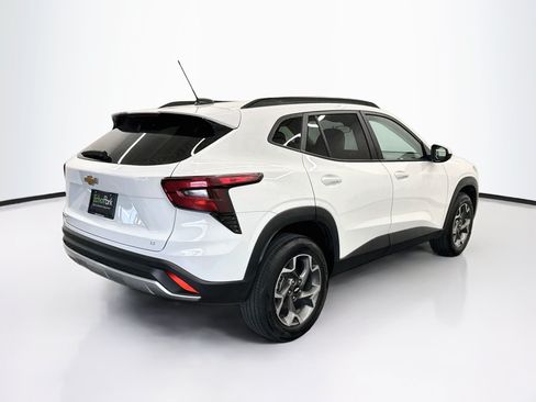 Used 2025 Chevrolet Trax LT FWD image 9