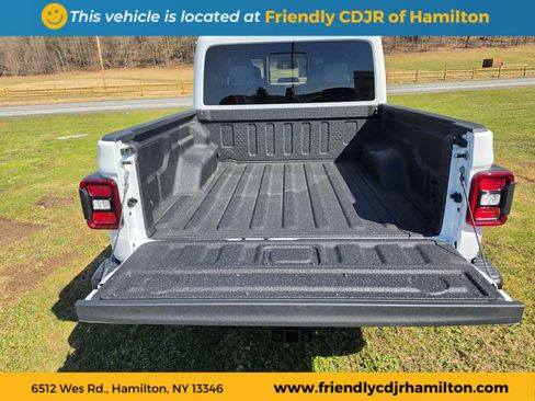 New 2026 Jeep Gladiator Mojave image 9