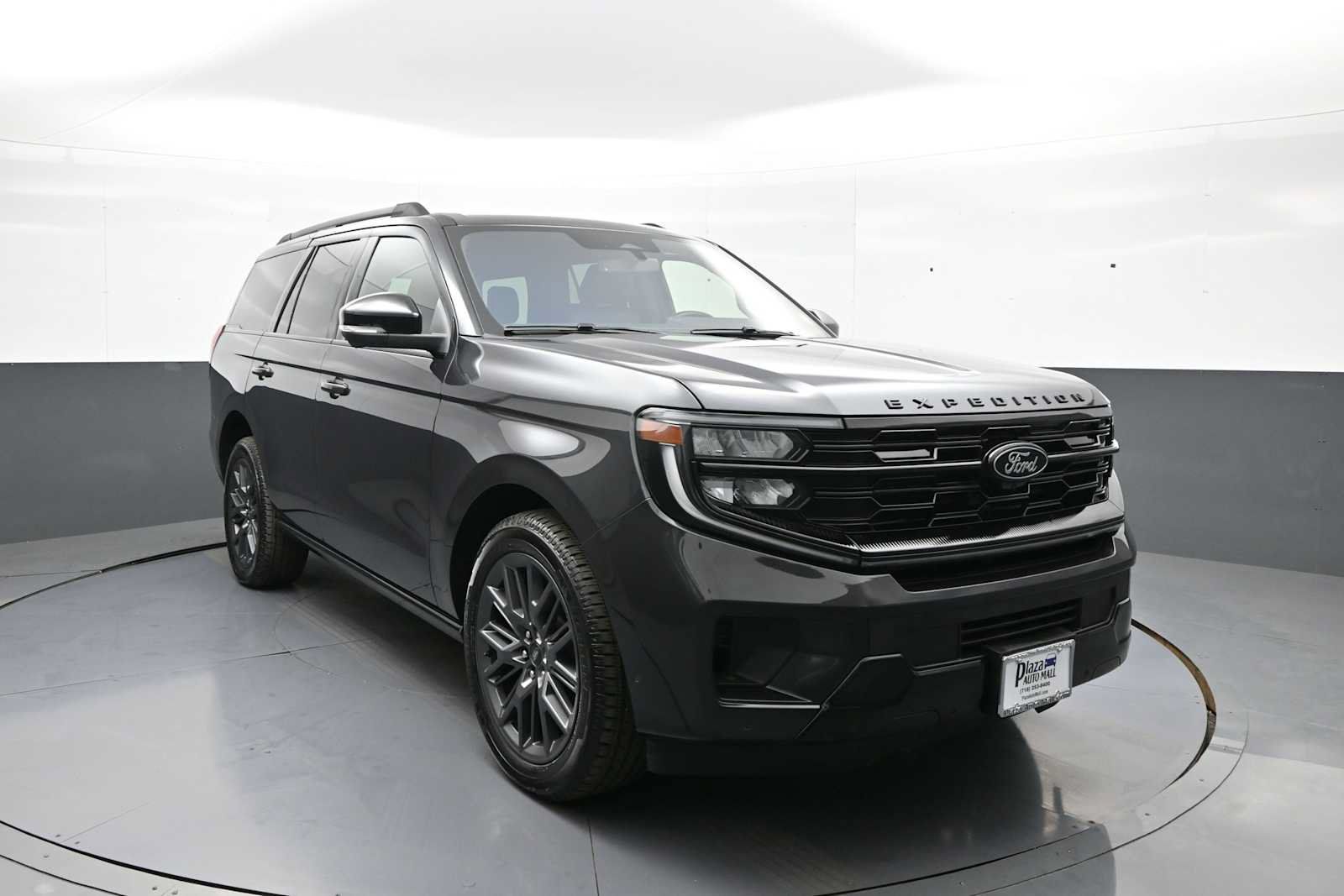 Used 2025 Ford Expedition Platinum w/ Stealth Performance Package AWD/4WD image 3