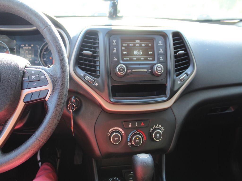 Used 2016 Jeep Cherokee Sport AWD/4WD image 17