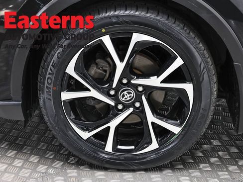 Used 2020 Toyota C-HR XLE FWD image 31