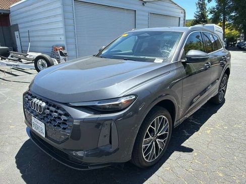 Used 2025 Audi Q5 Premium Plus AWD/4WD image 2