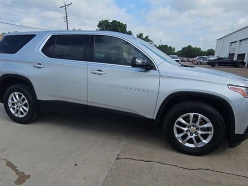 Used 2019 Chevrolet Traverse LS FWD image 9