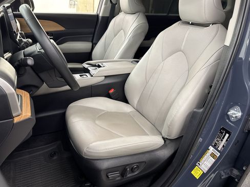 Used 2024 Toyota Grand Highlander AWD image 14