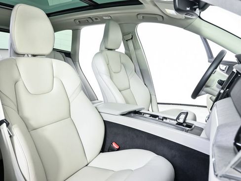 Certified 2023 Volvo XC60 B5 Plus w/ Protection Package Premier image 23