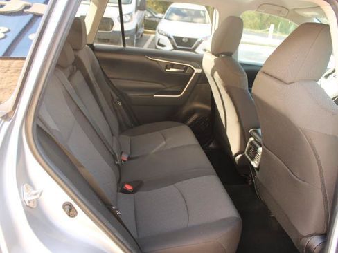 Used 2020 Toyota RAV4 XLE FWD image 12