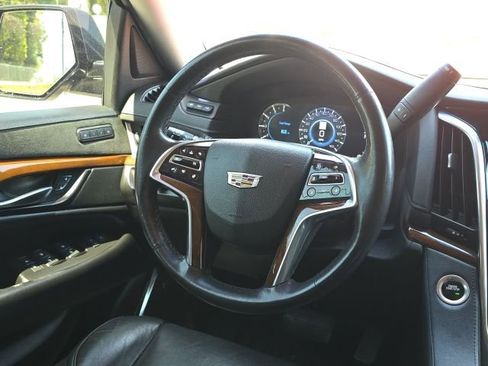 Used 2019 Cadillac Escalade Luxury AWD/4WD image 37