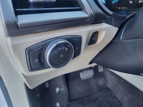 Used 2020 Ford Fusion SE image 30