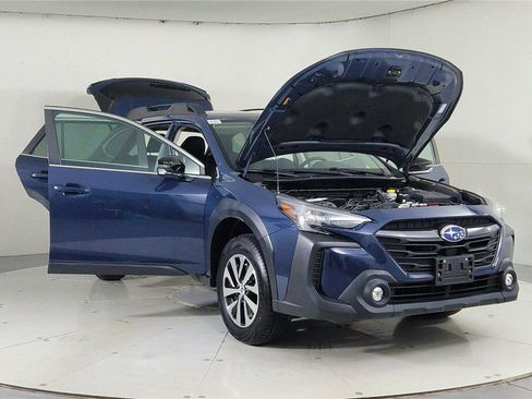 Used 2023 Subaru Outback Premium image 9