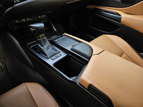 Used 2019 Lexus ES 300h w/ Premium Package image 14