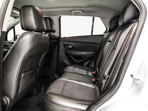 Used 2019 Chevrolet Trax LT w/ LT Convenience Package image 25