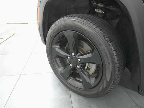 Used 2022 Jeep Grand Cherokee L Laredo image 28