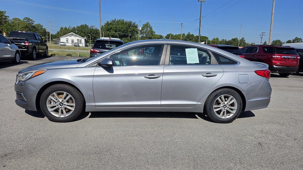 Used 2017 Hyundai Sonata SE FWD image 3